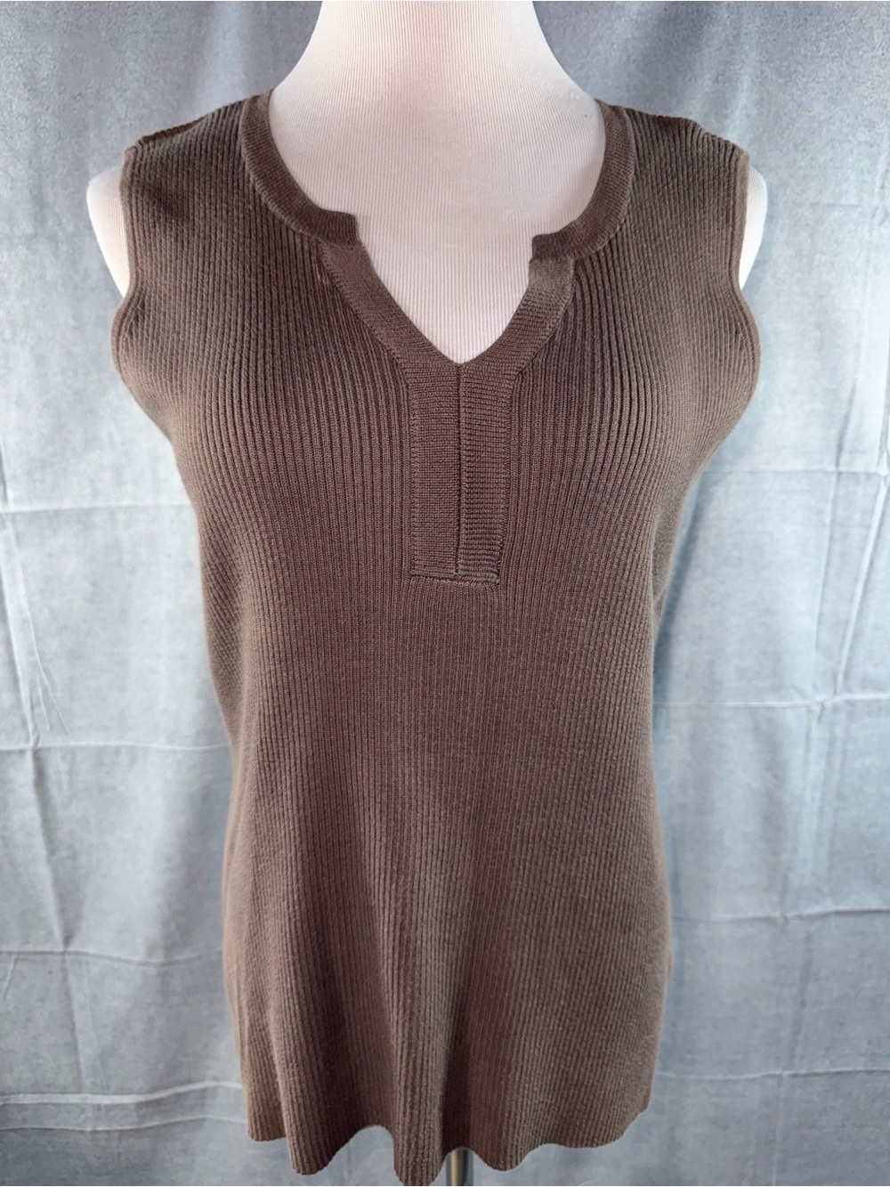 3138-VTG croft & barrow Brown Ribbed Sleeveless Notch-Neck Tank